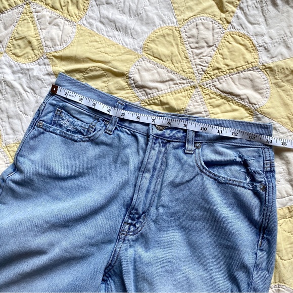 AE mom jean - Picture 10 of 12